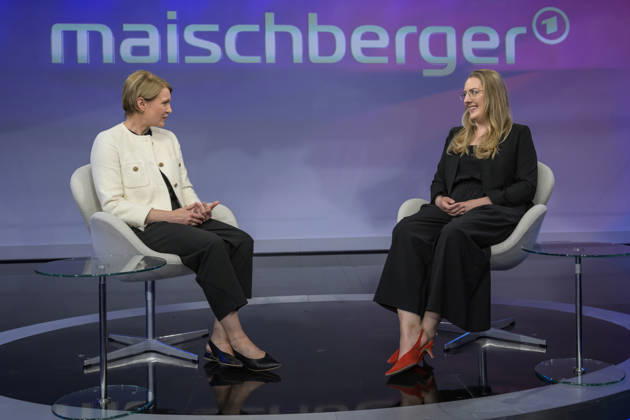 v l Jana Puglierin security expert , Katharina Dröge, Bündnis˜90 Die Grünen parliamentary group leader , in conversation, talk, GER, Berlin, studio, guest on Maischberger, political talk show, TV, format, with presenter Sandra Maischberger, Das Erste, from Adlershof Am Studio 20, 08 06 2026, Copyright: HMBxMedia UwexKoch