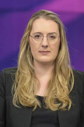 v l Katharina Dröge, Bündnis˜90 Die Grünen parliamentary group leader , GER, Berlin, Studio, as a guest on Maischberger, political talk show, TV, format, with presenter Sandra Maischberger, Das Erste, from Adlershof Am Studio 20, 08 06 2026, Copyright: HMBxMedia UwexKoch