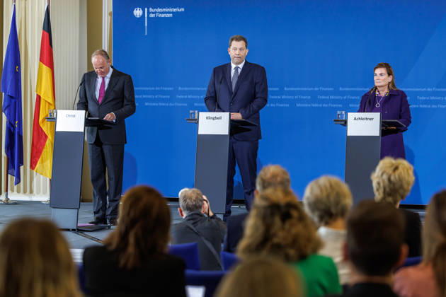 Press conference by BM Lars Klingbeil Press conference by BM Lars Klingbeil and the Chairmen of the Investment and Innovation Advisory Board IIB Prof Harald Christ and Prof Dr Dr Ann Kristin Achleitner on the presentation of the first IIB report on 9 06 2026 in Berlin Berlin Berlin Germany Federal Chancellery