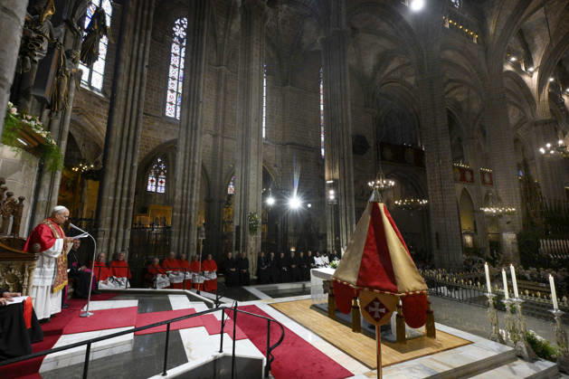 Pope Leo XIV Prayer At The Barcelona Cathedral - Spain Pope Leo XIV presides over midday prayer at the Barcelona Cathedral (Cathedral of the Holy Cross and Saint Eulalia) in Barcelona on June 9, 2026 on the fourth day of his pastoral visit to Spain. Photo by (EV) Simone Risoluti Vatican Media ABACAPRESS.COM Barcelona Spain  Copyright: xABACAx
