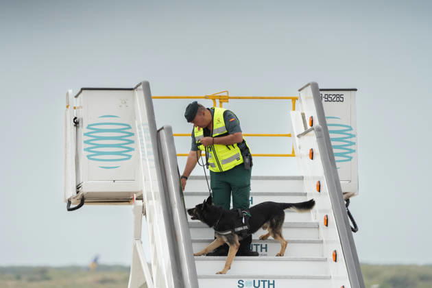 Pope Leo XIV arrives in Barcelona Preparations for the arrival of Pope Leo XIV at Josep Tarradellas International Airport Barcelona El Prat, June 9, 2026, in Barcelona, Catalonia Spain Pope Leo XIV continues his trip through Spain after three intense days in the capital and arrives in Barcelona where he has a busy schedule between today and tomorrow, June 10, which includes the commemoration of the centenary of the death of Antoni Gaudi and the blessing and inauguration of the Tower of Jesus Christ in the Basilica of the Sagrada Familia 09 JUNE 2026 Barcelona Catalunya Barcelona Catalunya Catalunya Spain  Copyright: xDavidxZorrakinox 7584313