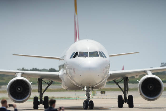 Pope Leo XIV arrives in Barcelona Arrival of Pope Leo XIV at Josep Tarradellas Barcelona El Prat International Airport, June 9, 2026, in Barcelona, Catalonia Spain Pope Leo XIV continues his trip through Spain after three intense days in the capital and arrives in Barcelona where he has a busy schedule between today and tomorrow, June 10, which includes the commemoration of the centenary of the death of Antoni Gaudi and the blessing and inauguration of the Tower of Jesus Christ in the Basilica of the Sagrada Familia 09 JUNE 2026 Barcelona Catalunya Barcelona Catalunya Catalunya Spain  Copyright: xDavidxZorrakinox 7584317