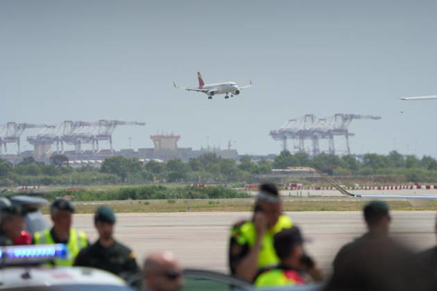 Pope Leo XIV arrives in Barcelona Arrival of Pope Leo XIV at Josep Tarradellas Barcelona El Prat International Airport, June 9, 2026, in Barcelona, Catalonia Spain Pope Leo XIV continues his trip through Spain after three intense days in the capital and arrives in Barcelona where he has a busy schedule between today and tomorrow, June 10, which includes the commemoration of the centenary of the death of Antoni Gaudi and the blessing and inauguration of the Tower of Jesus Christ in the Basilica of the Sagrada Familia 09 JUNE 2026 Barcelona Catalunya Barcelona Catalunya Catalunya Spain  Copyright: xDavidxZorrakinox 7584323