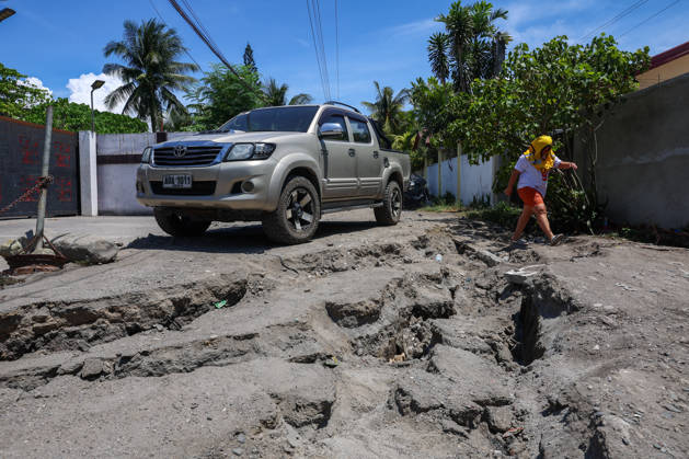 Nearly 88,000 affected by 7.8-magnitude quake, 22,690 remain displaced in Southern Philippines GENERAL SANTOS, PHILIPPINES – JUNE 10: Roads are cracked in a residential area following a deadly earthquake in General Santos, Philippines, on June 10, 2026. Nearly 88,000 people across southern Mindanao have been affected by a magnitude 7.8 earthquake that struck southern Philippines on June 8, while more than 22,000 remain displaced as aftershocks continue, according to government and NGO figures. The quake has killed dozens of people, damaged infrastructure and homes, and caused residential buildings and poorly constructed houses to collapse, making it the strongest earthquake to hit the disaster-prone Southeast Asian country this year. Daniel Copyright: x2026xAnadoluxDanielxCengx