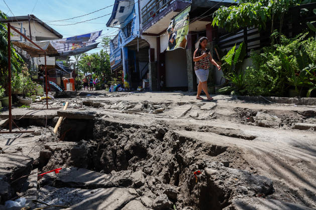 Nearly 88,000 affected by 7.8-magnitude quake, 22,690 remain displaced in Southern Philippines GENERAL SANTOS, PHILIPPINES – JUNE 10: Roads are cracked in a residential area following a deadly earthquake in General Santos, Philippines, on June 10, 2026. Nearly 88,000 people across southern Mindanao have been affected by a magnitude 7.8 earthquake that struck southern Philippines on June 8, while more than 22,000 remain displaced as aftershocks continue, according to government and NGO figures. The quake has killed dozens of people, damaged infrastructure and homes, and caused residential buildings and poorly constructed houses to collapse, making it the strongest earthquake to hit the disaster-prone Southeast Asian country this year. Daniel Copyright: x2026xAnadoluxDanielxCengx