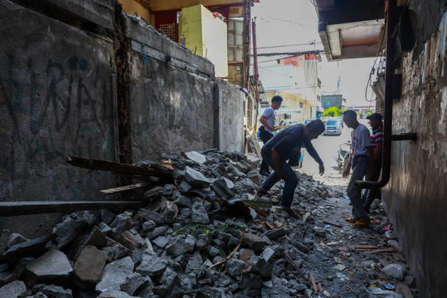 Nearly 88,000 affected by 7.8-magnitude quake, 22,690 remain displaced in Southern Philippines GENERAL SANTOS, PHILIPPINES – JUNE 10: People gather near the debris of a damaged building following a deadly earthquake in General Santos, Philippines, on June 10, 2026. Nearly 88,000 people across southern Mindanao have been affected by a magnitude 7.8 earthquake that struck southern Philippines on June 8, while more than 22,000 remain displaced as aftershocks continue, according to government and NGO figures. The quake has killed dozens of people, damaged infrastructure and homes, and caused residential buildings and poorly constructed houses to collapse, making it the strongest earthquake to hit the disaster-prone Southeast Asian country this Copyright: x2026xAnadoluxDanielxCengx