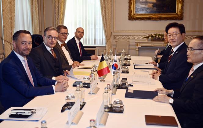 Vice-prime minister and Minister of Foreign Affairs Maxime Prevot, Prime Minister Bart De Wever and South Korean President Lee Jae Myung pictured during a diplomatic meeting between the Prime Minister of Belgium and the President of South Korea, in Brussels, Wednesday 10 June 2026.  ERICxLALMAND 176949164