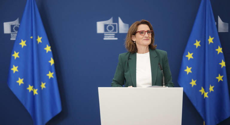European Commission Imposes Interim Measures on Meta - Brussels Teresa Ribera Rodriguez, European Commissioner for the Green Deal, speaks to the media at the Berlaymont, headquarters of the European Commission in Brussels, Belgium on June 9, 2026, as the EU orders Meta to restore free access to WhatsApp for competing AI assistants, overturning a policy that blocked competition and favored its own service, Meta AI, while a full antitrust investigation into Meta s dominant position continues. Photo by Monasse T ANDBZ ABACAPRESS.COM Brussels Brussels-Capital Belgium  Copyright: xMonassexThierry ANDBZ ABACAx