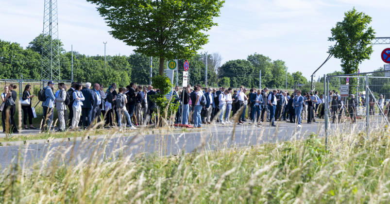 Protest at the opening of the ILA Berlin EUR, Germany, Berlin, 10 06 2026 Protest at the opening of the ILA Demonstrators block the access road to the exhibition grounds Transfer buses are