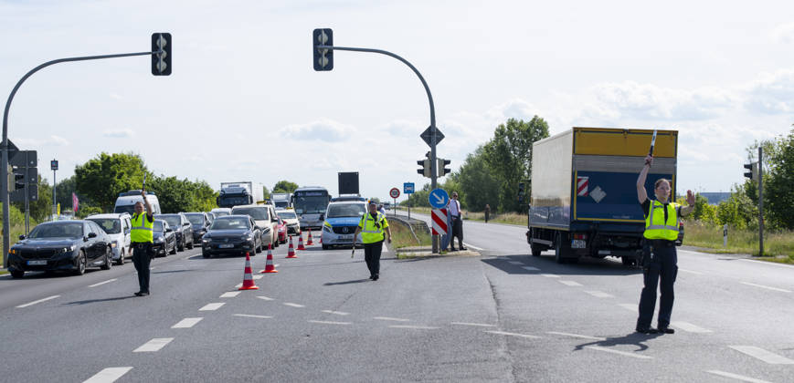 Protest at the opening of the ILA Berlin EUR, Germany, Berlin, 10 06 2026 Protest at the opening of the ILA Demonstrators block the access road to the exhibition grounds Transfer buses are
