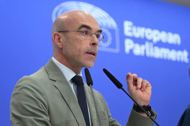 MEPs Tobe, Sippel, Buxade and Keller discuss EU Migration and Asylum Pact BRUSSELS, BELGIUM – JUNE 10: Member of the European Parliament Jorge Buxade speaks during a press conference on the European Union Migration and Asylum Pact and the European Parliament s role in its implementation at the European Parliament in Brussels, Belgium, on June 10, 2026. The pact is set to enter into force on June 12. Dursun Aydemir Anadolu Brussels Belgium. Editorial use only. Please get in touch for any other usage.  Copyright: x2026xAnadoluxDursunxAydemirx