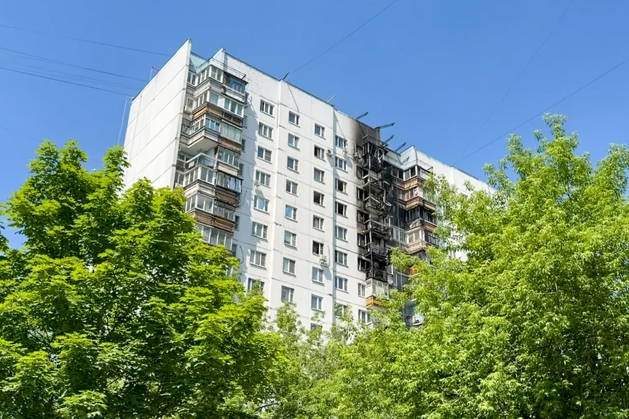 RUSSIA, MOSCOW - JUNE 10, 2026: A fire causes damage to an apartment building on Aviatorov Street, Solntsevo, western Moscow, with six balconies reportedly destroyed and 30 residents bringing themselves to safety. Video screen grab. Best quality available. Pavel Seleznev TASS  93624046