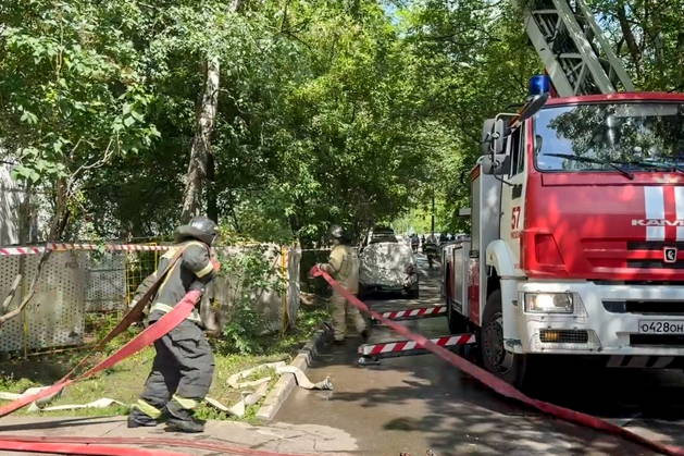 RUSSIA, MOSCOW - JUNE 10, 2026: An emergency unit responds to a fire at an apartment building on Aviatorov Street, Solntsevo, western Moscow, with six balconies reportedly destroyed and 30 residents bringing themselves to safety. Video screen grab. Best quality available. Pavel Seleznev TASS  93624056