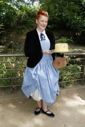 Enie van de Meiklokjes at a photo session on the occasion of the naming ceremony for the pygmy hippopotamus cub Brötchen at Zoo Berlin Berlin, 10 06 2026 Foto:xA.xBuggex xFuturexImagex meiklokjes_6604