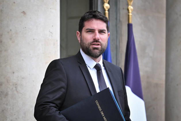 Council of Ministers at the Elysee Palace FA French Minister of the City and Housing Vincent Jeanbrun exits the Elysee Palace after the Council of Ministers in Paris, on June 10, 2026. Photo by Firas Abdullah ABACAPRESS.COM Paris Île-de-France France  Copyright: xAbdullahxFiras ABACAx