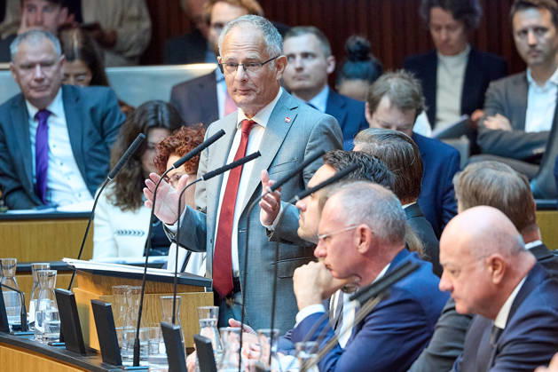 - Wien 09.06.2026 - Budgetrede Österreichisches Parlament - Der Nationalrat trat heute im Hohen Haus zu einer regluären Nationalratssitzung zusammen. Haupthema war die Budetrede des Finanzministers - PHOTO: Finanzminister Markus Marterbauer (SPÖ) auf der Regierungsbank im Plenarsaal bei seiner zweiten Budgetrede. Vienna (AUSTRIA) - Austrian Parliament National Council session - The National Council met today in Parliament for a regular National Council session. The topic of the plenary session was the Budget Speech by the Austrian Minister of Finance. Budget, Finanzen, Staatsfinanzen, Geld, Steuern, Ausgaben, Einnahmen, Regierung, echtes Dopelbudet 2027 28 , 2028, Schulden, Nationalratssitzung, Nationalrat SItzung Budgetrede