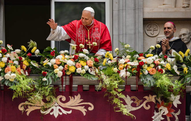 Pope Leo XIV presides the Prayer of the Holy Rosary at the Abbey of Montserrat Pope Leo XIV greets from a balcony during the celebration of the prayer of the Holy Rosary, June 10, 2026, at the Abbey of Our Lady of Montserrat, Barcelona, Catalonia Spain This act of Marian piety is part of the acts that the Pontiff performs during his apostolic journey to Spain that began in Madrid on June 8 10 JUNE 2026 Barcelona, Catalunya Barcelona, Catalunya Spain  Copyright: xAlbertoxParedesx 7586251