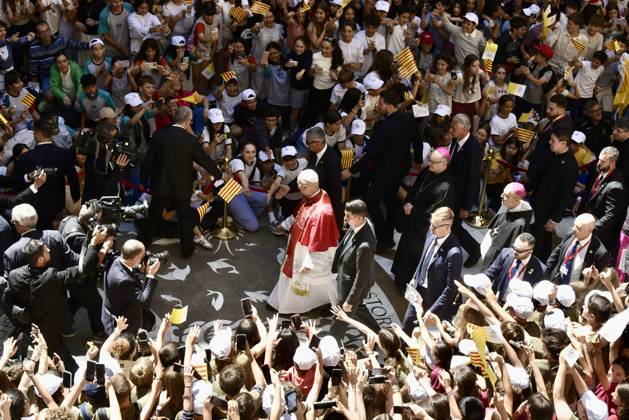 Pope Leo XIV presides the Prayer of the Holy Rosary at the Abbey of Montserrat Pope Leo XIV on his arrival at the celebration of the prayer of the Holy Rosary, on June 10, 2026, at the Abbey of Our Lady of Montserrat, Barcelona, Catalonia Spain This act of Marian piety is part of the acts that the Pontiff performs during his apostolic journey to Spain that began in Madrid on June 8 10 JUNE 2026 Barcelona, Catalonia Barcelona, Catalonia Catalonia Spain  Copyright: xDavidxOllerx 7586290