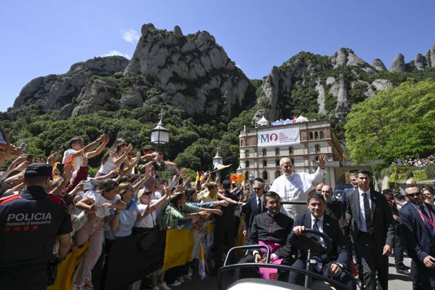 SPAIN - POPE LEO XIV TAKES PART IN THE RECITATION OF THE ROSARY AT THE ABBEY OF OUR LADY OF MONTSERRAT , NEAR BARCELLONA - 2026 6 10 Spain, Vatican, 2026 6 10 Pope Leo XIV takes part in the recitation of the Rosary at the Abbey of Our Lady of Montserrat, near Barcelona, EDITORIAL USE ONLY - NO BOOKS Copyright: xVATICANxMEDIA CPPx