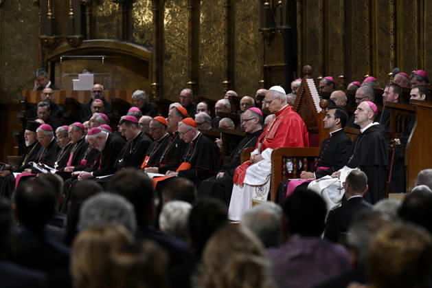 IPA85545398 - Spain, Vatican, 2026 6 10 Pope Leo XIV takes part in the recitation of the Rosary at the Abbey of Our Lady of Montserrat, near Barcelona, Photograph by VATICAN MEDIA Catholic Press Photo  Copyright: xVATICANxMEDIA CPPx xVATICANxMEDIA CPPx 85545398