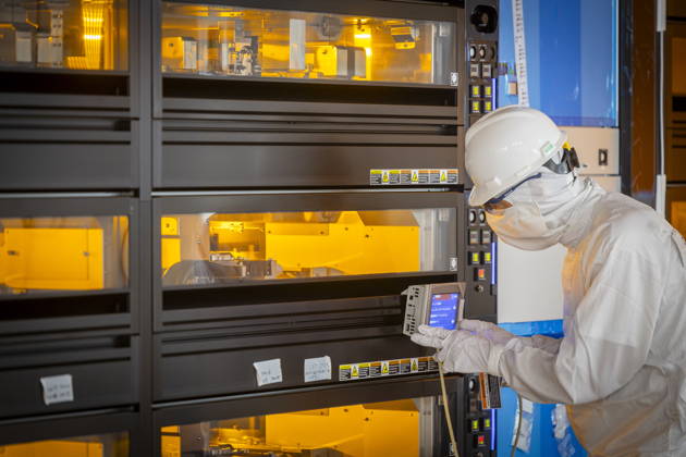 Infineon Technologies AG in Dresden Cleanroom of the new Smart Power Fab of Infineon Technologies AG in Dresden on June 10 On July 2, the Smart Power Fab is ceremonially opened The new plant is the largest single investm