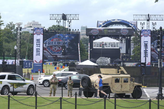 White House readies for UFC event as 250th anniversary celebrations approach WASHINGTON DC, UNITED STATES - JUNE 10: Security forces take security measures as preparations continue on the South Lawn of the White House ahead of the Ultimate Fighting Championship (UFC) Freedom 250 event, part of the America 250 celebrations, in Washington, D.C., United States on June 10, 2026. The event, scheduled for June 14, coincides with Flag Day and U.S. President Donald Trump s 80th birthday and has been described by the White House as a once-in-a-generation celebration of the American fighting spirit. Mehmet Eser Anadolu Washington United States. Editorial use only. Please get in touch for any other usage.  Copyright: x2026xAnadoluxMehmetxEserx