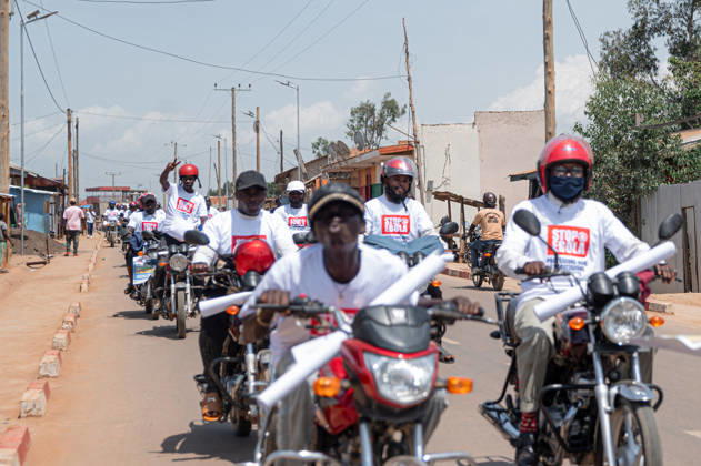 Demokratik Kongo Cumhuriyeti nde, Ebola salginina karsi farkindalik konvoyu BUNIA, DEMOCRATIC REPUBLIC OF THE CONGO - JUNE 10: Motorcycle riders take part in an awareness convoy organized by the World Health Organization (WHO) to educate the public about the Ebola virus in Bunia, Ituri province, Democratic Republic of the Congo, on June 10, 2026. Wearing t-shirts that read Stop Ebola in English and carrying banners with preventive health measures, the Congolese riders paraded through the city streets to raise community awareness amidst a recent outbreak of the Ebola strain. Stringer Anadolu Bunia Democratic Republic of the Congo. Editorial use only. Please get in touch for any other usage.  Copyright: x2026xAnadoluxStringerx