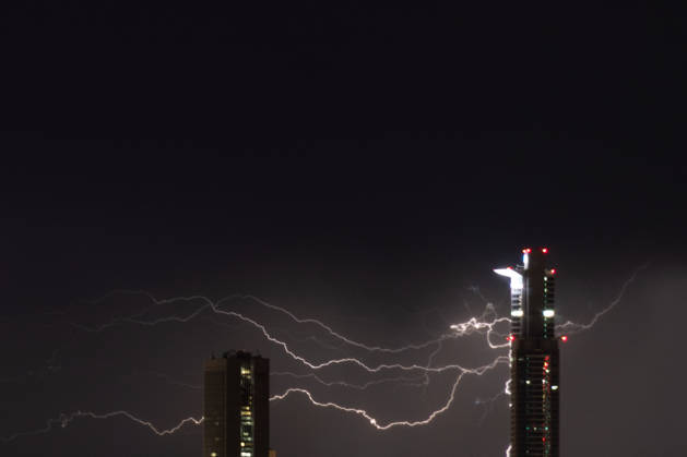 June 10, 2026, Frankfurt, Hesse, Germany: Lightning strikes behind part of the financial district skyline during a thunderstorm in Frankfurt am Main, Germany. Frankfurt Germany - ZUMAb332 20260610_zip_b332_012 Copyright: xMatiasxBasualdox