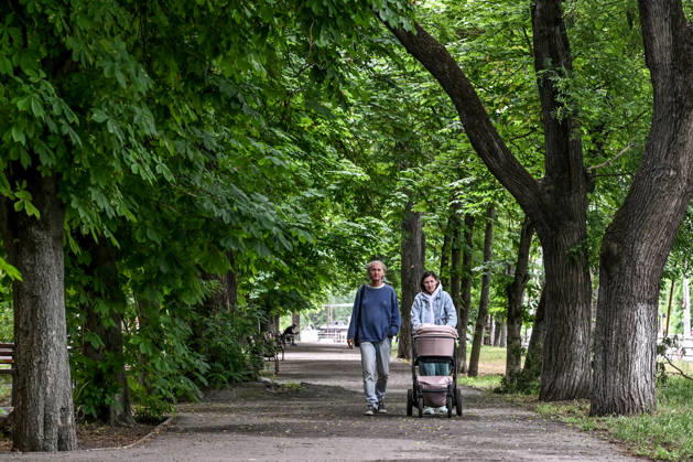RECORD DATE NOT STATED Residents of frontline Kherson walk along an alley in the city’s red zone, the area considered the most dangerous due to constant Russian attacks, Kherson, Ukraine, on June 3, 2026. The Russian army attacks the city daily with FPV drones and other unmanned aerial vehicles, deliberately terrorizing civilians. Russian forces conduct hunts for local residents, tracking them with FPV drones and dropping explosives. Police officers, medics, public transport, and urban infrastructure are also targeted. Based on the intensity of attacks, Kherson is informally divided into yellow and red zones, with the red zone subjected to continuous shelling and drone strikes (Photo by Dmytro Smolienko Ukrinform) Life under shelling in frontline Kherso Copyright: xDmytroxSmolienkox