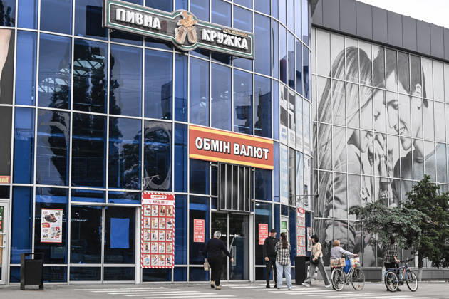 RECORD DATE NOT STATED Residents of frontline Kherson stand near a supermarket in the city’s yellow zone, Kherson, Ukraine, on June 3, 2026. The Russian army attacks the city daily with FPV drones and other unmanned aerial vehicles, deliberately terrorizing civilians. Russian forces conduct hunts for local residents, tracking them with FPV drones and dropping explosives. Police officers, medics, public transport, and urban infrastructure are also targeted. Based on the intensity of attacks, Kherson is informally divided into yellow and red zones, with the red zone considered the most dangerous due to constant shelling and drone strikes (Photo by Dmytro Smolienko Ukrinform) Life under shelling in frontline Kherson Copyright: xDmytroxSmolienkox