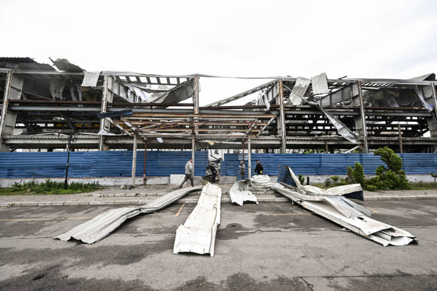 RECORD DATE NOT STATED Workers clear debris at the site of the Favoryt Arena ice sports palace, destroyed in Russian guided aerial bomb (KAB) strikes, in the frontline city of Kherson, Ukraine, on June 3, 2026. The Russian army attacks the city daily with FPV drones and other unmanned aerial vehicles, deliberately terrorizing civilians. Russian forces conduct hunts for local residents, tracking them with FPV drones and _drop_ping explosives. Police officers, medics, public transport, and urban infrastructure are also targeted. (Photo by Dmytro Smolienko Ukrinform) Life under shelling in frontline Kherson Copyright: xDmytroxSmolienkox