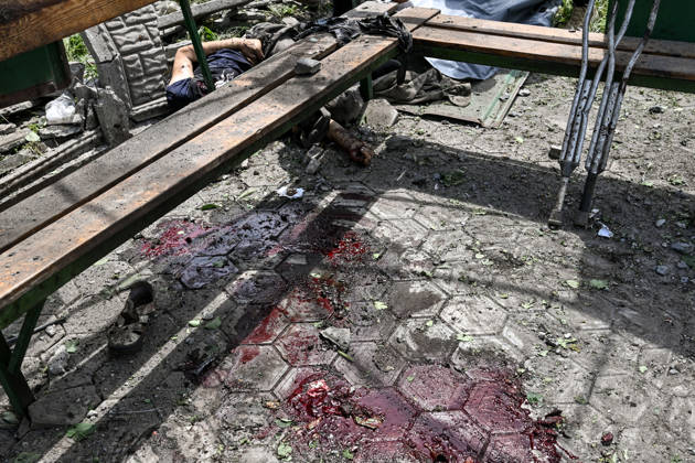 RECORD DATE NOT STATED Russians Hit Zaporizhzhia With KAB Bombs - Ukraine CAUTION, SENSITIVE CONTENT. Bloodstains are seen next to the body of a man killed in a Russian strike with guided aerial bombs at a public transport stop in the settlement of Balabyne, Zaporizhzhia region, Ukraine, on June 7, 2026. Russian forces attacked the settlement with guided aerial bombs (KABs), which struck near the public transport stop. Three people were killed and at least five others were injured in the attack. Private homes were also damaged Photo by Dmytro Smolienko Ukrinform ABACAPRESS.COM Zaporizhzhia region Ukraine  Copyright: xSmoliyenkoxDmytro Ukrinform ABACAx