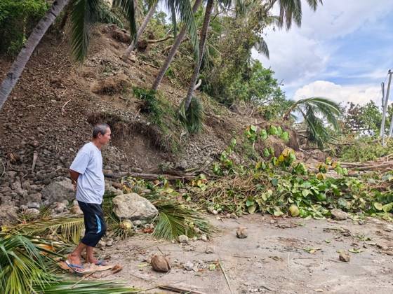 (260611) -- GENERAL SANTOS CITY, June 11, 2026 -- A man stands on a blocked road after a major landslide triggered by an earthquake, in Sarangani Province, the Philippines, June 11, 2026. At least 47 people were killed, 31 missing and 688 injured after a magnitude 7.8 earthquake struck off the southern coast of Mindanao, the Philippines, on Monday, said the National Disaster Risk Reduction and Management Council (NDRRMC) on Thursday. (Str Xinhua) PHILIPPINES-SARANGANI PROVINCE-EARTHQUAKE-AFTERMATH RouellexUmali