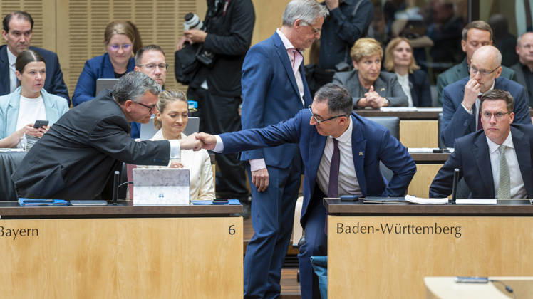 Cem Özdemir 1066 Meeting of the Bundesrat EUR, Germany, Berlin, 12 06 2026 Cem Özdemir B90 The Greens Minister President of the State of Baden Württemberg 1066 Meeting of the Bundesrat Nine legislative resolutions from the Bundestag and numerous initiatives from the Bundesrats own ranks are on the agenda The