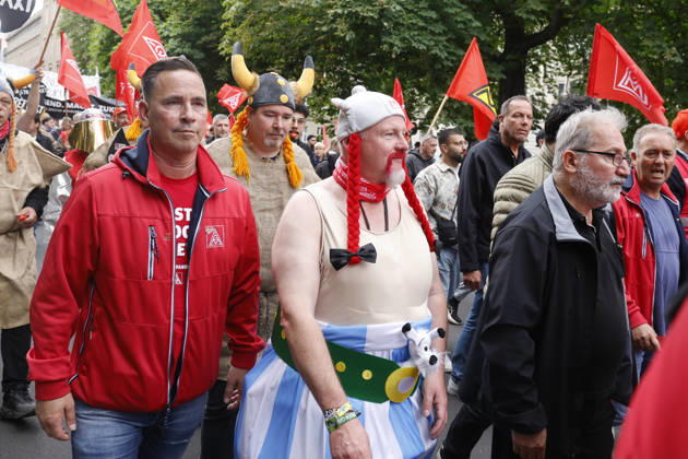 IG Metall demo A steel worker dressed as Obelix demonstrates during an IG Metall demo for the future of the steel industry, at the Federal Ministry of Economics and Climate Protection, Berlin, 12 06 2026 Berlin Berlin Germany