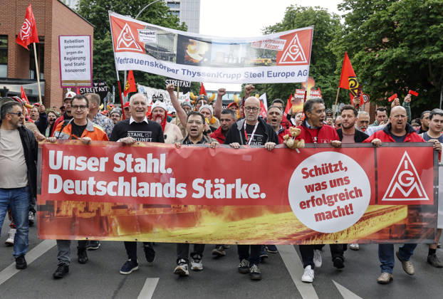 IG Metall demo Steel workers demonstrate during an IG Metall demo for the future of the steel industry, at the Federal Ministry of Economics and Climate Protection, Berlin, 12 06 2026 Berlin Berlin Germany