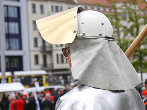 IG Metall demo A steel worker in protective clothing demonstrates during an IG Metall demo for the future of the steel industry, at the Federal Ministry of Economics and Climate Protection, Berlin, 12 06 2026 Berlin Berlin Germany