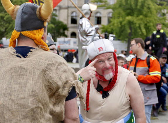 IG Metall demo A steel worker dressed as Obelix demonstrates during an IG Metall demo for the future of the steel industry, at the Federal Ministry of Economics and Climate Protection, Berlin, 12 06 2026 Berlin Berlin Germany