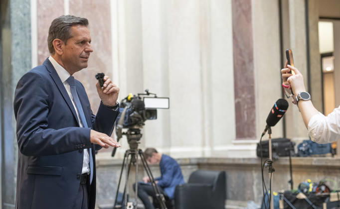 Olaf Lies 1066 Meeting of the Bundesrat EUR, Germany, Berlin, 12 06 2026 Olaf Lies SPD Minister-President of Lower Saxony makes a statement to his followers after the Bundesrat meeting SocialMedia 1066 Meeting of the Bundesrat Nine legislative resolutions from