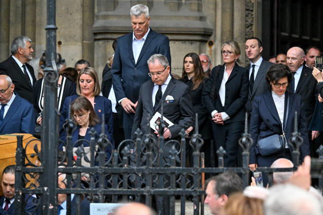 Esther Salat Baroux, Martin Rey Chirac, his mother Claude Chirac, François Pinault at the funeral of B Chirac in the Sainte Clotilde Basilica in Paris 7th arrondissement on June 12, 2026 The former first lady of France died on June 5, 2026 at the age of 93 Jacovides Liewig Bestimage The funeral of B Chirac in the Sainte Clotilde Basilica in Paris 7th arrondissement on June 12, 2026 The former first lady of France died on June 5, 2026 at the age of 93 Paris France  Copyright: xJacovidesx xLiewigx xBestimagexJacovidesx xLiewigx xBestimagex
