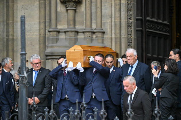 Sortie du cercueil aux obèques de B Chirac en la basilique Sainte Clotilde à Paris 7ème le 12 juin 2026 The former first lady of France died on June 5, 2026 at the age of 93 Jacovides Liewig Bestimage The funeral of B Chirac in the Sainte Clotilde Basilica in Paris 7th arrondissement on June 12, 2026 The former first lady of France died on June 5, 2026 at the age of 93 Paris France  Copyright: xJacovidesx xLiewigx xBestimagexJacovidesx xLiewigx xBestimagex