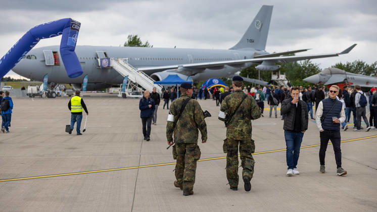 Trade visitor day at ILA Berlin 2026, Berlin, 12 06 2026 Two Bundeswehr soldiers in camouflage uniform patrol the exhibition grounds of ILA Berlin 2026 In the background is a gray Airbus A330 MRTT with NATO identification T 054, next to it a fighter jet Visitors and trade visitors view the exhibits in overcast weather Schöneberg Be 20260612-286A9775-M4000