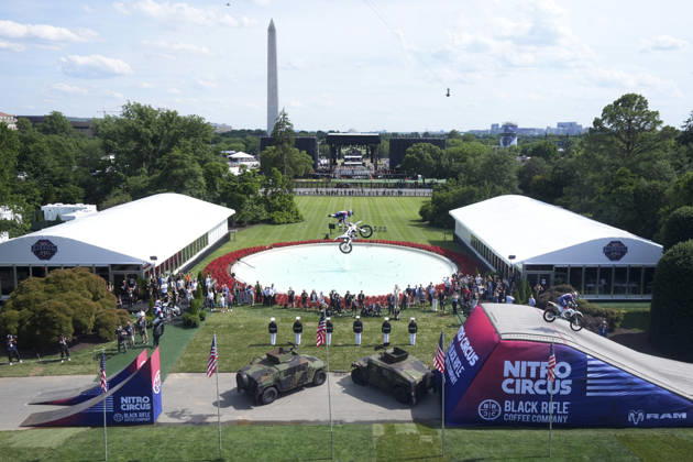 Motorcycles Jump Ahead of The UFC Freedom 250 Fights - Washington Motor sports athletes and stunt performers do a motorcycle jump ahead of the UFC Freedom 250 fights on the South Lawn of the White House, Saturday, June 13, 2026, in Washington. Photo by Mark Schiefelbein Pool ABACAPRESS.COM Washington DC United States  Copyright: xPool ABACAx