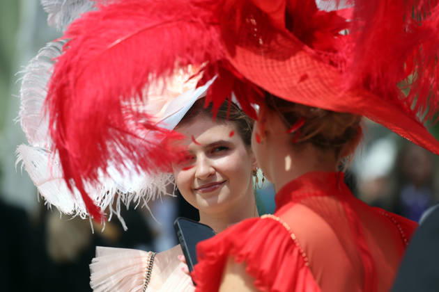 June 16, 2026, Ascot, Windsor, GBR Fashion, women wearing hats at the racecourse Ascot racecourse spectators, visitors, audience, women, hats, headwear, fashion, elegance, elegant, stylish, feminine 260616D501ROYAL ASCOT JPG,detected_source_language