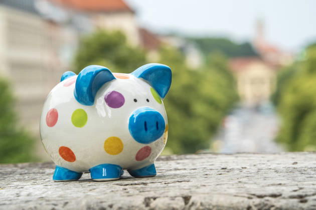 Piggy bank over Munich, symbolic photo, tight budget situation for the City of Munich, savings must be made everywhere, Munich, June 2026, Germany, Munich, June 2026, Piggy bank in Munich, standing on the Prinzregent Luitpold Terrace, view across Prinzregente