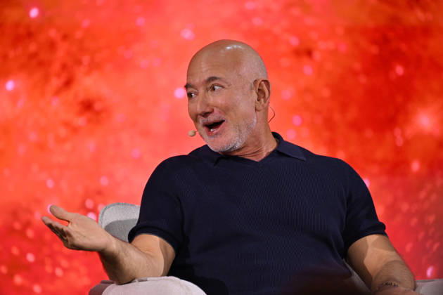 Paris VivaTech 2026 PARIS, FRANCE - JUNE 17: American businessman Jeff Bezos attends the 10th edition of the VivaTech technology startup and innovation fair at the Porte de Versailles exhibition center in Paris, France, on June 17, 2026. Mustafa Yalcin Anadolu Paris France. Editorial use only. Please get in touch for any other usage.  Copyright: x2026xAnadoluxMustafaxYalcinx