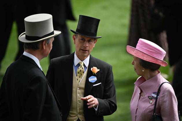 British royal family attends the Royal Ascot 2026 BERKSHIRE, UNITED KINGDOM - JUNE 17: Anne, Princess Royal (R), Prince Edward, Duke of Edinburgh (C) and Timothy Laurence (L) attend the second day of the traditional Royal Ascot horse racing event, which has been held since 1711, in Berkshire, United Kingdom on June 17, 2026. Rasid Necati Aslim Anadolu Berkshire United Kingdom. Editorial use only. Please get in touch for any other usage.  Copyright: x2026xAnadoluxRasidxNecatixAslimx
