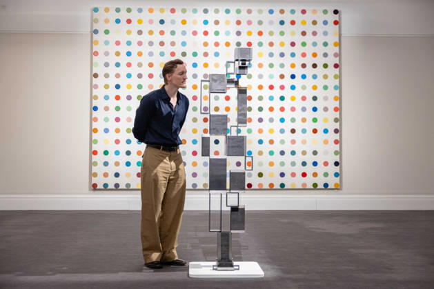 Sotheby s London Modern and Contemporary June Sales Preview, London, UK 18 June 2026 Anthony Gormly s Open Gaze III (front), estimated at £250,000 - 300,000 and Damien Hirst s Biotin Maleimide, estimated at £600,000 - 800,000, (rear) at Sotheby s London, Mayfair, London, UK, on 18 June 2026. The work will be offered at auction on 24 June 2026 alongside the celebrated Lewis Collection., Credit:Pete Speller Avalon Copyright: xPetexSpellerx xAvalonx 1111013175