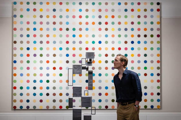 Sotheby s London Modern and Contemporary June Sales Preview, London, UK 18 June 2026 Anthony Gormly s Open Gaze III (front), estimated at £250,000 - 300,000 and Damien Hirst s Biotin Maleimide, estimated at £600,000 - 800,000, (rear) at Sotheby s London, Mayfair, London, UK, on 18 June 2026. The work will be offered at auction on 24 June 2026 alongside the celebrated Lewis Collection., Credit:Pete Speller Avalon Copyright: xPetexSpellerx xAvalonx 1111013191