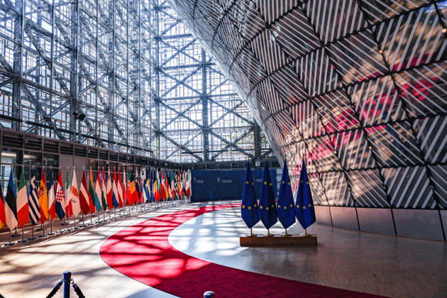 June 18, 2026, Brussels, Belgium, European Union: Sunlight shines through and reflects abstract shadows and flags are seen inside the Europa building at the European Council in Brussels ahead of the European Council Summit. Brussels European Union  - ZUMAo116 20260618_znp_o116_002 Copyright: xBiancaxOterox